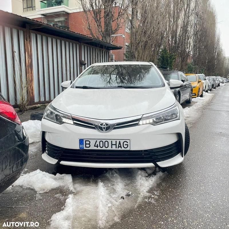 Second-hand Toyota Corolla Luna 90 CP (66 kW) 2015 Culoarealb Berlinǎ