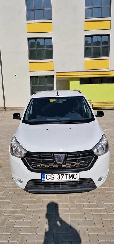 Utilizat 2020 Dacia Lodgy Monovolum | 12.000 EUR (Scump) - Imagine 1/4