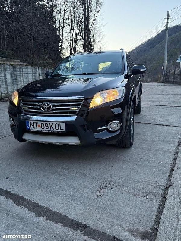 Second-hand Toyota RAV4 Luxury 150 CP (110 kW) 2010 Culoarenegru SUV