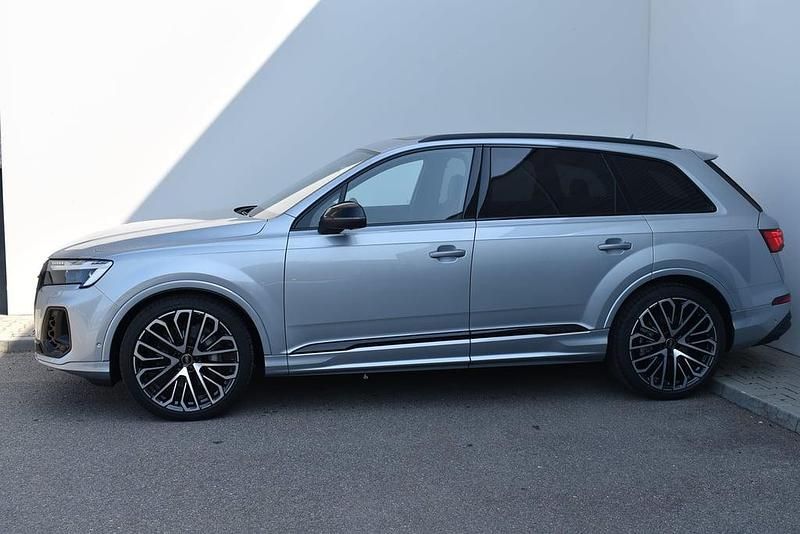 Second-hand Audi Q7 S-Line 340 CP (250 kW) 2025 Gri deschis  metalic SUV