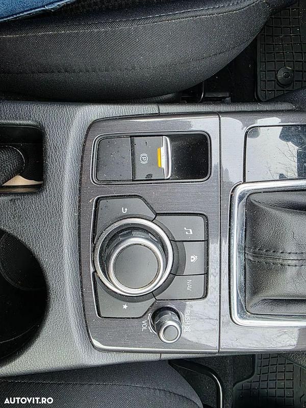 Second-hand Mazda CX-5 Exclusive-Line 150 CP (110 kW) 2015 Culoarenegru SUV