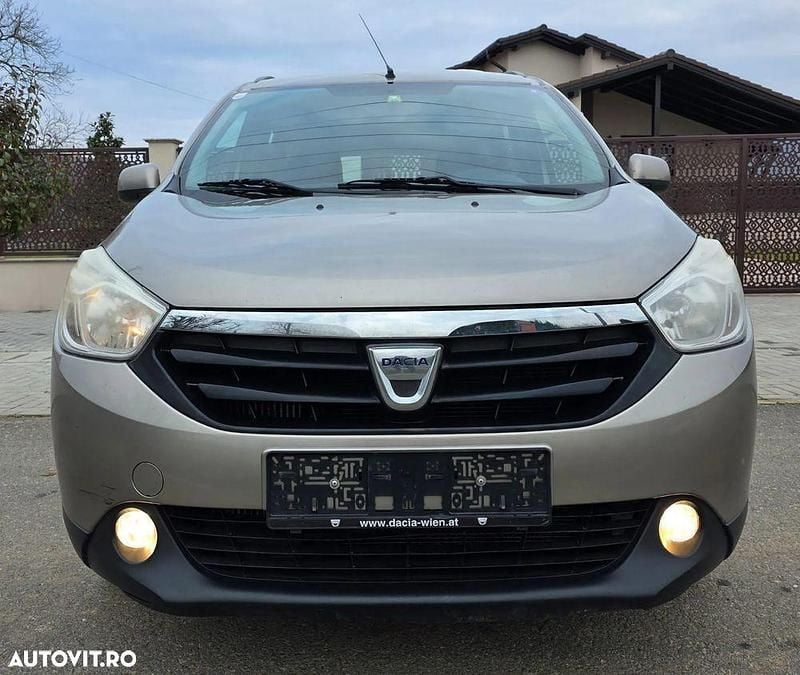Second-hand Dacia Lodgy Prestige 109 CP (80 kW) 2013 Culoaregalbeuriu Monovolum