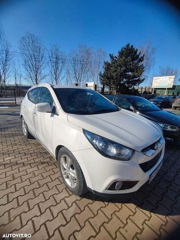 Second-hand Hyundai ix35 184 CP (135 kW) 2012 Culoarealb SUV