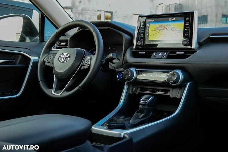 Second-hand Toyota RAV4 Hybrid Business Edition 217 CP (159 kW) 2021 Culoaregri SUV