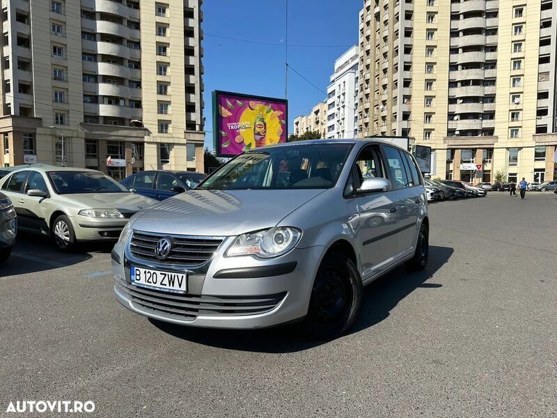 Gri Utilizat 2008 VW Touran Conceptline Monovolum | 3.999 EUR - Imagine 1/4