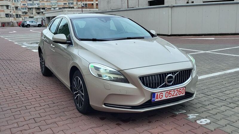 Alte culori Utilizat 2017 Volvo V40 Break | 10.990 EUR (Preț OK) - Imagine 1/4