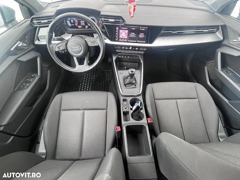 Second-hand Audi A3 Advanced 116 CP (85 kW) 2021 Culoareargint Hatchback