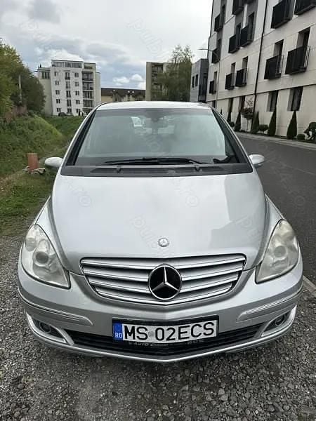 Argintiu Utilizat 2008 Mercedes B180 Monovolum | 2.500 EUR (Preț bun) - Imagine 1/4