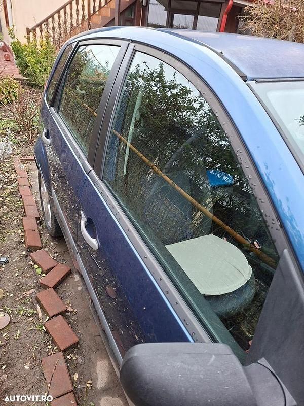 Second-hand Ford Fiesta Ghia 80 CP (58 kW) 2007 Culoarealbastru Hatchback