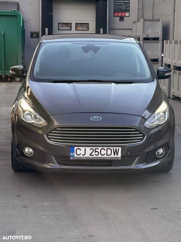 Second-hand Ford S-MAX Titanium 150 CP (110 kW) 2017 Gri Monovolum