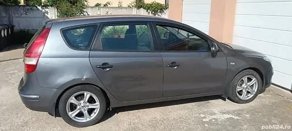 Utilizat 2011 Hyundai i30 Hatchback | 2.950 EUR (Super Preț) - Imagine 1/4