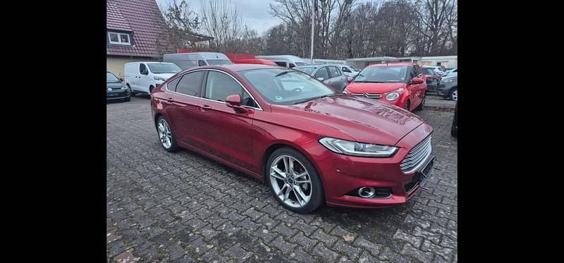 Rosu Utilizat 2015 Ford Mondeo Titanium Hatchback | 8.900 EUR (Preț bun) - Imagine 1/4
