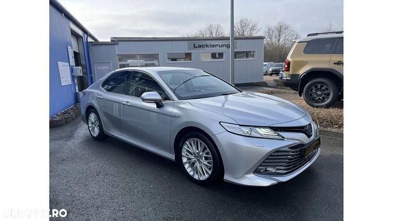 Argint Utilizat 2020 Toyota Camry Executive Berlinǎ | 24.805 EUR (Preț OK) - Imagine 1/4