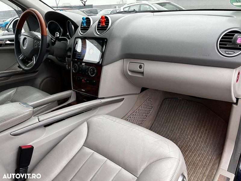 Second-hand Mercedes ML350 231 CP (169 kW) 2007 Culoarealbastru SUV