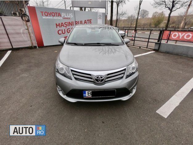 Second-hand Toyota Avensis 124 CP (91 kW) 2012 Gri Berlinǎ