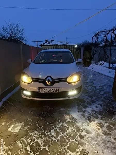 Utilizat 2014 Renault Mégane III Hatchback | 6.599 EUR (Scump) - Imagine 1/4