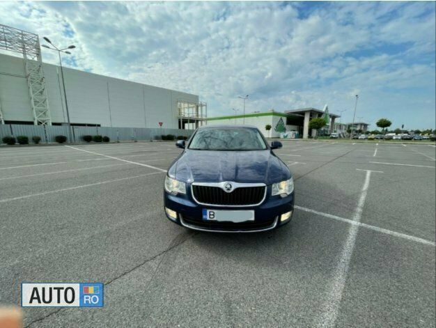Albastru Utilizat 2012 Skoda Superb Berlinǎ | 5.000 EUR (Super Preț) - Imagine 1/4