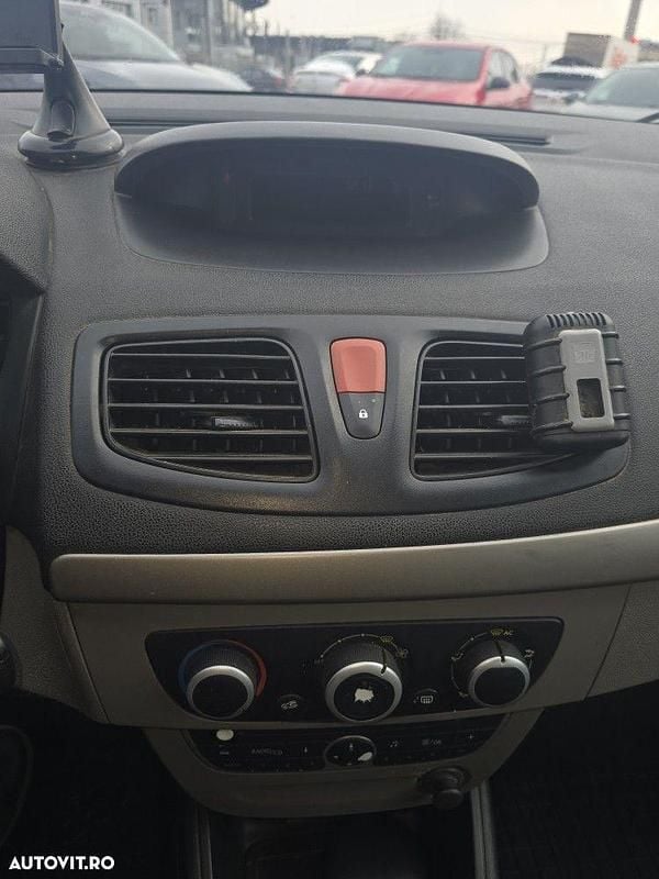 Second-hand Renault Fluence Authentique 110 CP (80 kW) 2011 Culoaregri Berlinǎ