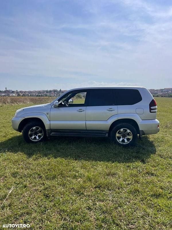 Culoaregri Utilizat 2007 Toyota Land Cruiser SUV | 9.500 EUR (Preț bun) - Imagine 1/4