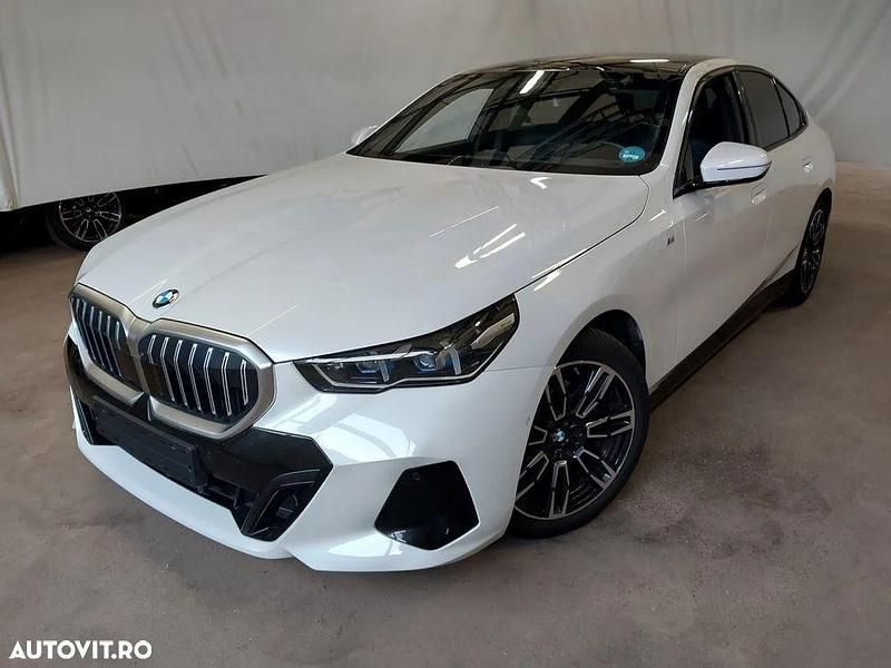 Culoarealb Utilizat 2024 BMW 520 Comfort Edition Berlinǎ | 54.899 EUR - Imagine 1/4