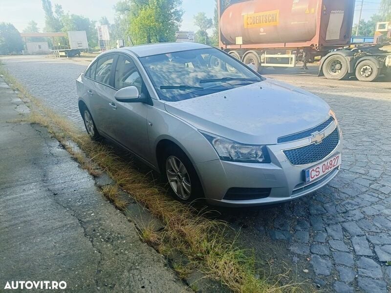 Gri Utilizat 2009 Chevrolet Cruze LS Berlinǎ | 3.250 EUR - Imagine 1/4