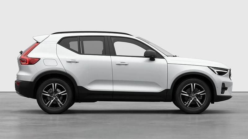 ["crystal white"] Nouă 2025 Volvo XC40 Plus SUV | 45.921 EUR (Puțin scump) - Imagine 1/4