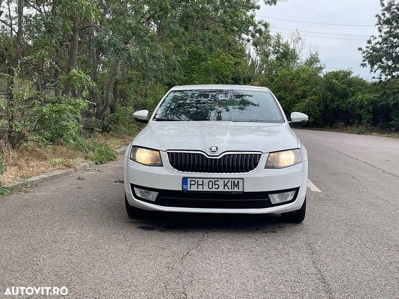 Culoarealb Utilizat 2013 Skoda Octavia Hatchback | 5.800 EUR (Preț bun) - Imagine 1/4
