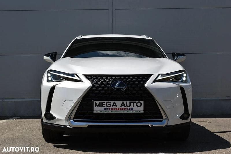 Alb Utilizat 2019 Lexus UX 250h E-FOUR Executive Line SUV | 22.999 EUR (Preț OK) - Imagine 1/4