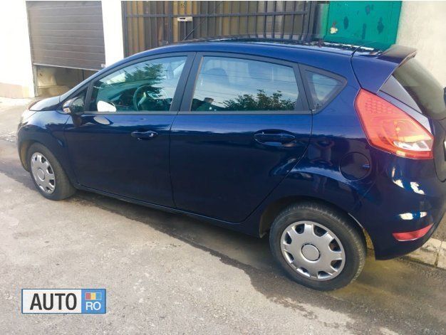 Second-hand Ford Fiesta 82 CP (60 kW) 2012 Albastru Hatchback
