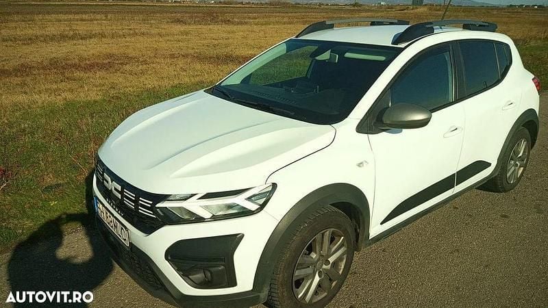 Culoarealb Utilizat 2022 Dacia Sandero Expression | 9.900 EUR (Preț bun) - Imagine 1/4