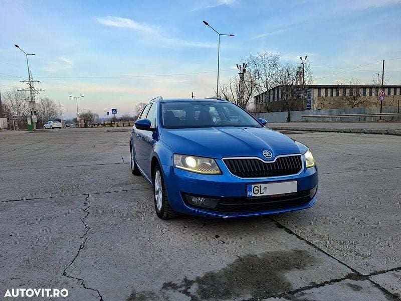 Second-hand Skoda Octavia Ambiente 105 CP (77 kW) 2014 Culoarealbastru Hatchback