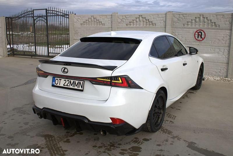 Second-hand Lexus IS250 Sport Line 208 CP (152 kW) 2014 Alb Berlinǎ