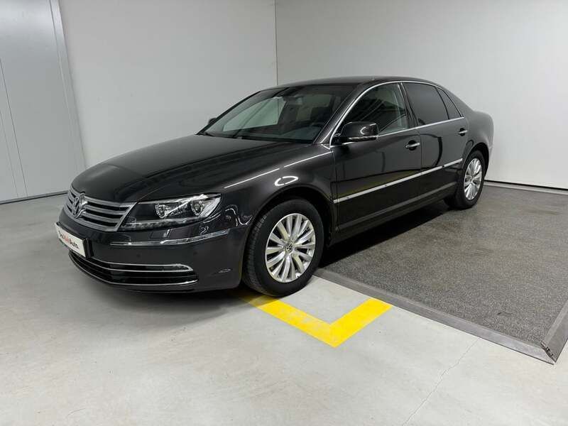 Gri inchis metalic Utilizat 2015 VW Phaeton | 14.900 EUR - Imagine 1/4