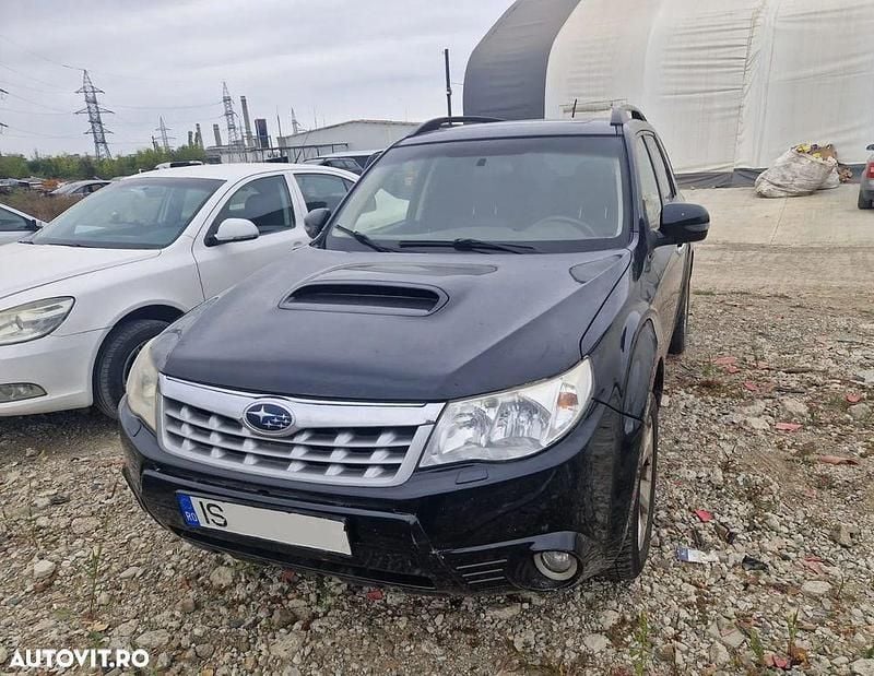 Culoarenegru Utilizat 2012 Subaru Forester SUV | 2.000 EUR (Preț bun) - Imagine 1/4