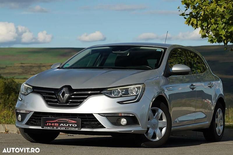 Culoareargint Utilizat 2017 Renault Mégane IV LIMITED Hatchback | 9.995 EUR (Preț OK) - Imagine 1/4