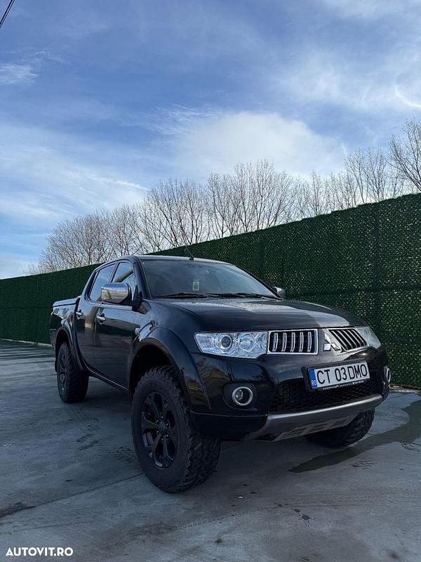 Culoarenegru Utilizat 2010 Mitsubishi L200 Intense Pickup | 11.600 EUR - Imagine 1/4