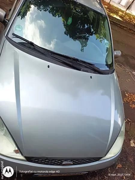 Argintiu Utilizat 2000 Ford Focus Break | 1.470 EUR (Preț OK) - Imagine 1/4