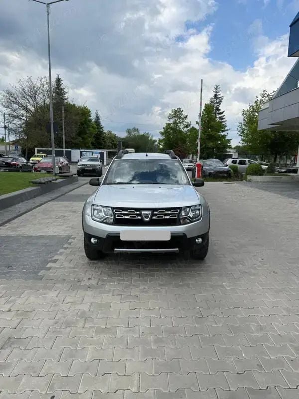 Argintiu Utilizat 2017 Dacia Duster SUV | 11.500 EUR (Preț OK) - Imagine 1/4