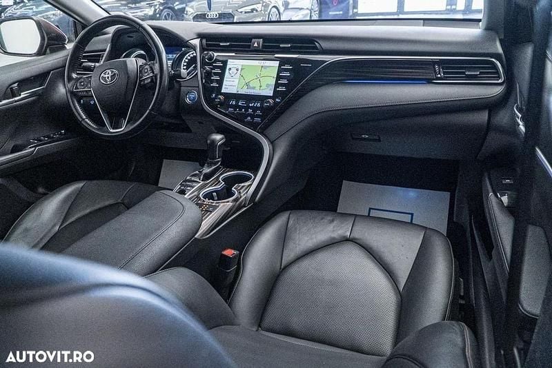 Second-hand Toyota Camry 218 CP (160 kW) 2019 Culoarerosu Berlinǎ