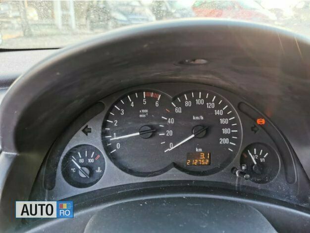 Second-hand Opel Corsa 75 CP (55 kW) 2005 Verde Berlinǎ