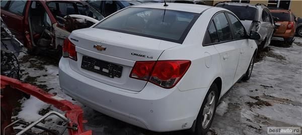 Second-hand Chevrolet Cruze 113 CP (83 kW) 2010 Alb Berlinǎ