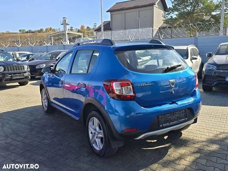 Second-hand Dacia Sandero Prestige 95 CP (69 kW) 2015 Culoarealbastru Hatchback