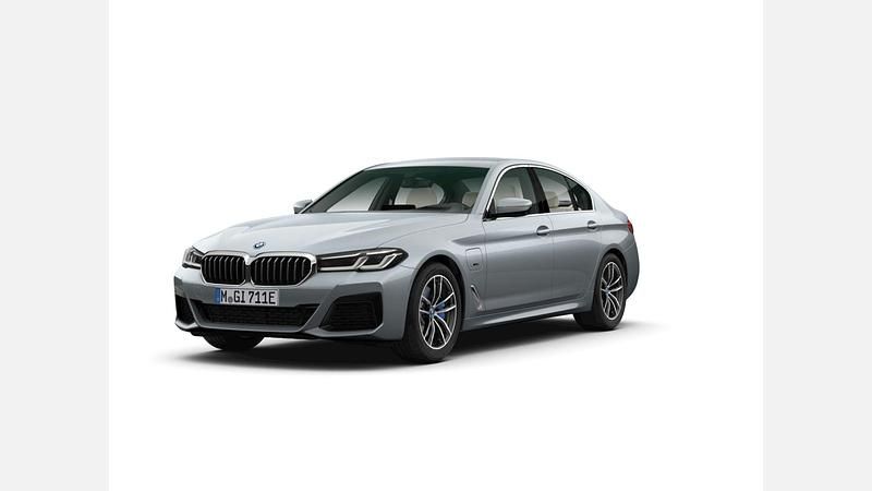 Bluestone metallic metalizat Utilizat 2022 BMW 545e Comfort Edition Berlinǎ | 50.796 EUR (Preț OK) - Imagine 1/4