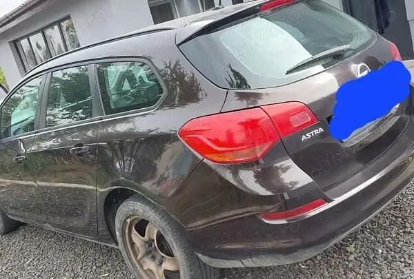 Utilizat 2012 Opel Astra Break | 2.200 EUR (Super Preț) - Imagine 1/4