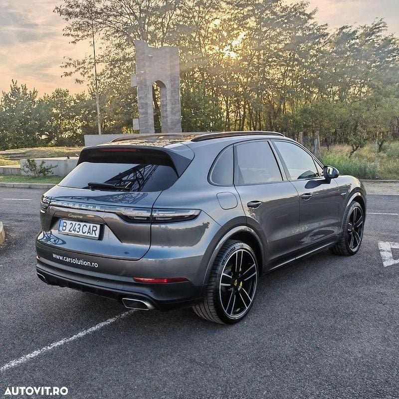 Culoaregri Utilizat 2020 Porsche Cayenne SUV | 75.000 EUR (Preț bun) - Imagine 1/4