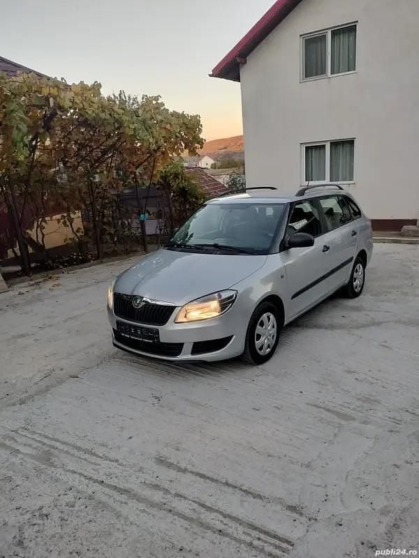 Utilizat 2012 Skoda Fabia Hatchback | 3.300 EUR (Preț OK) - Imagine 1/4
