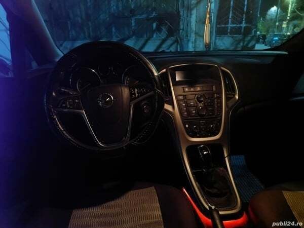 Second-hand Opel Astra Sport 140 CP (102 kW) 2010 Negru Hatchback