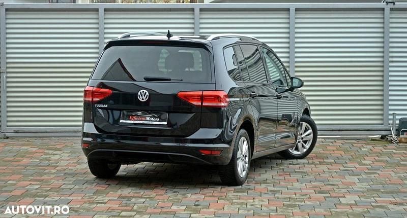 Second-hand VW Touran Comfortline 115 CP (84 kW) 2021 Culoarenegru Monovolum