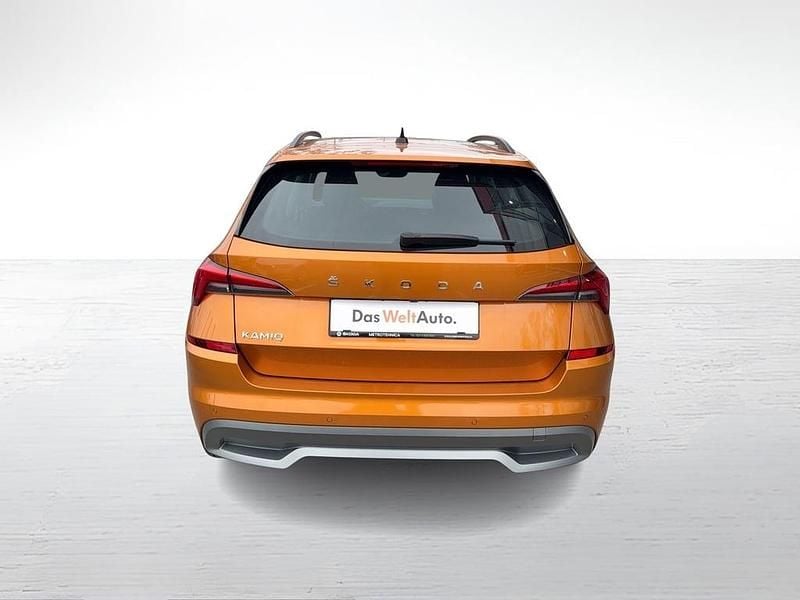 Second-hand Skoda Kamiq Style 110 CP (80 kW) 2023 Portocaliu inchis  metalic  perleffect SUV