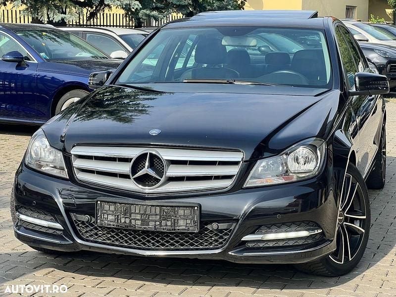 Culoarenegru Utilizat 2012 Mercedes C220 Avantgarde Berlinǎ | 8.800 EUR (Preț OK) - Imagine 1/4